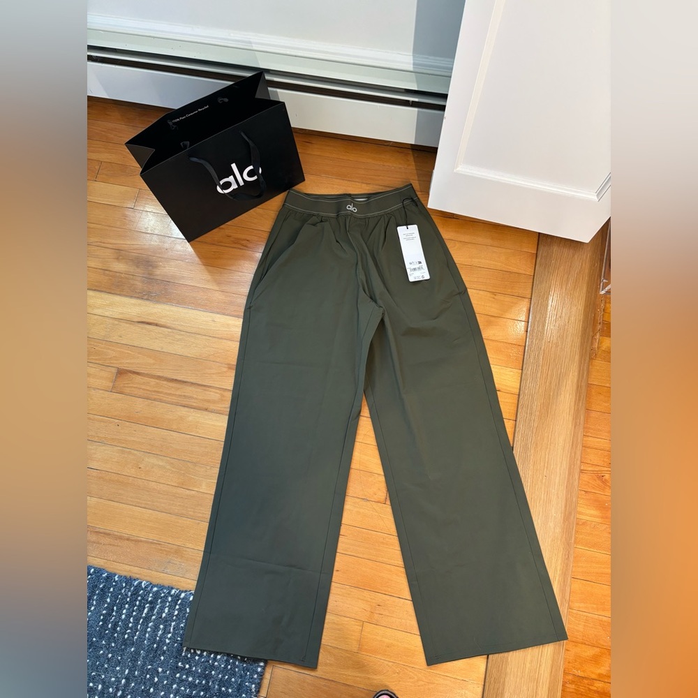 Alo Yoga Suit Up Trouser Size Small Green Olive